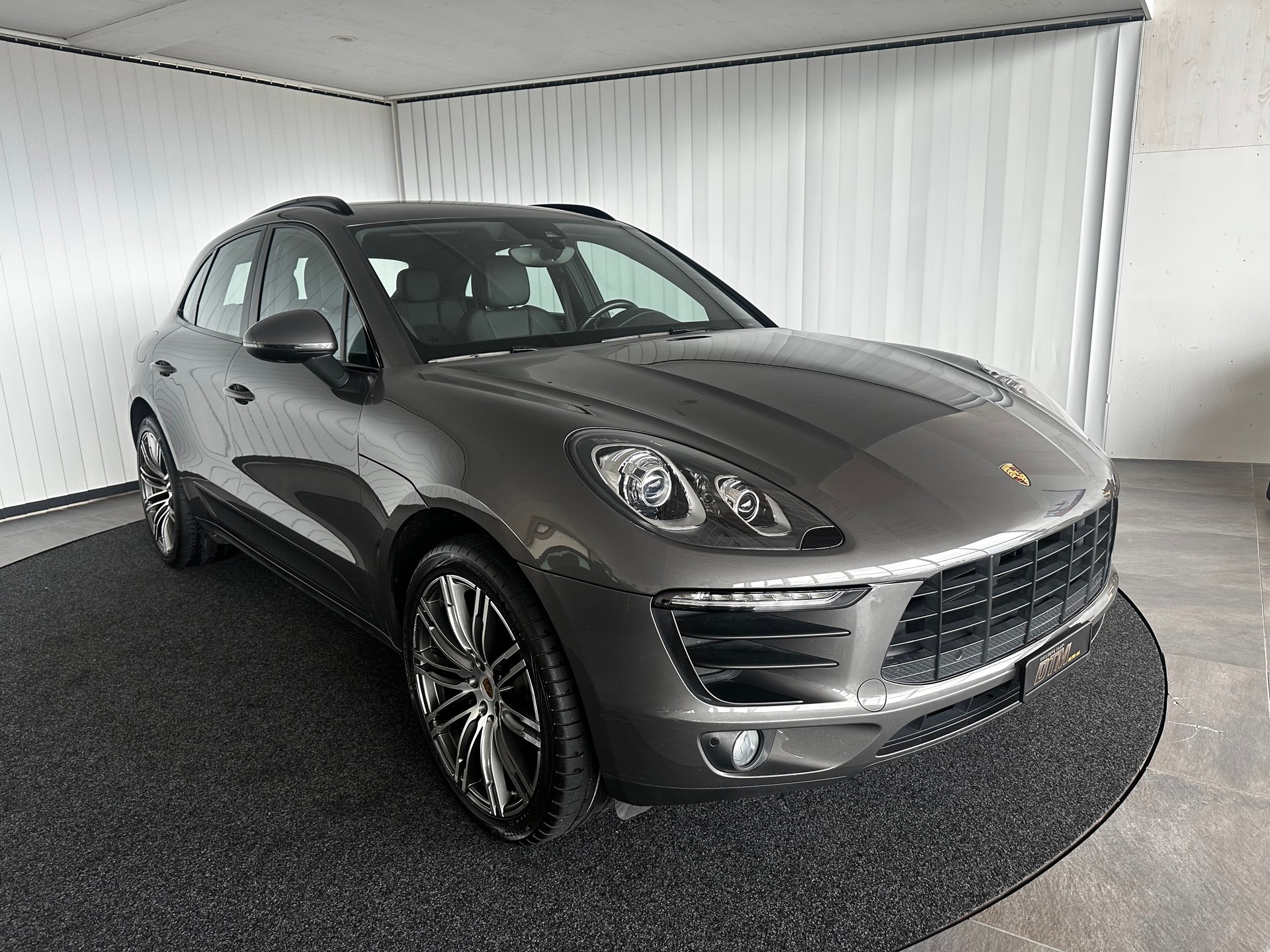 PORSCHE Macan S Diesel-showroom-element-2