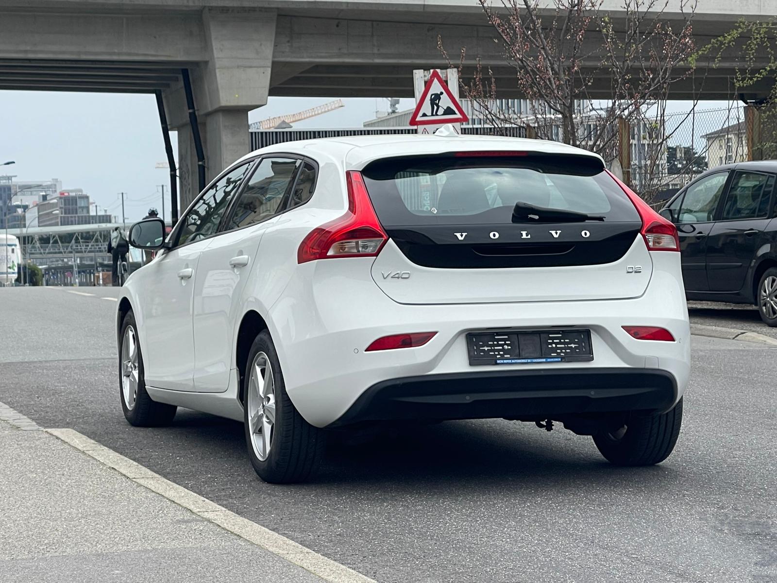 VOLVO V40 D2 Kinetic Geartronic-showroom-element-3