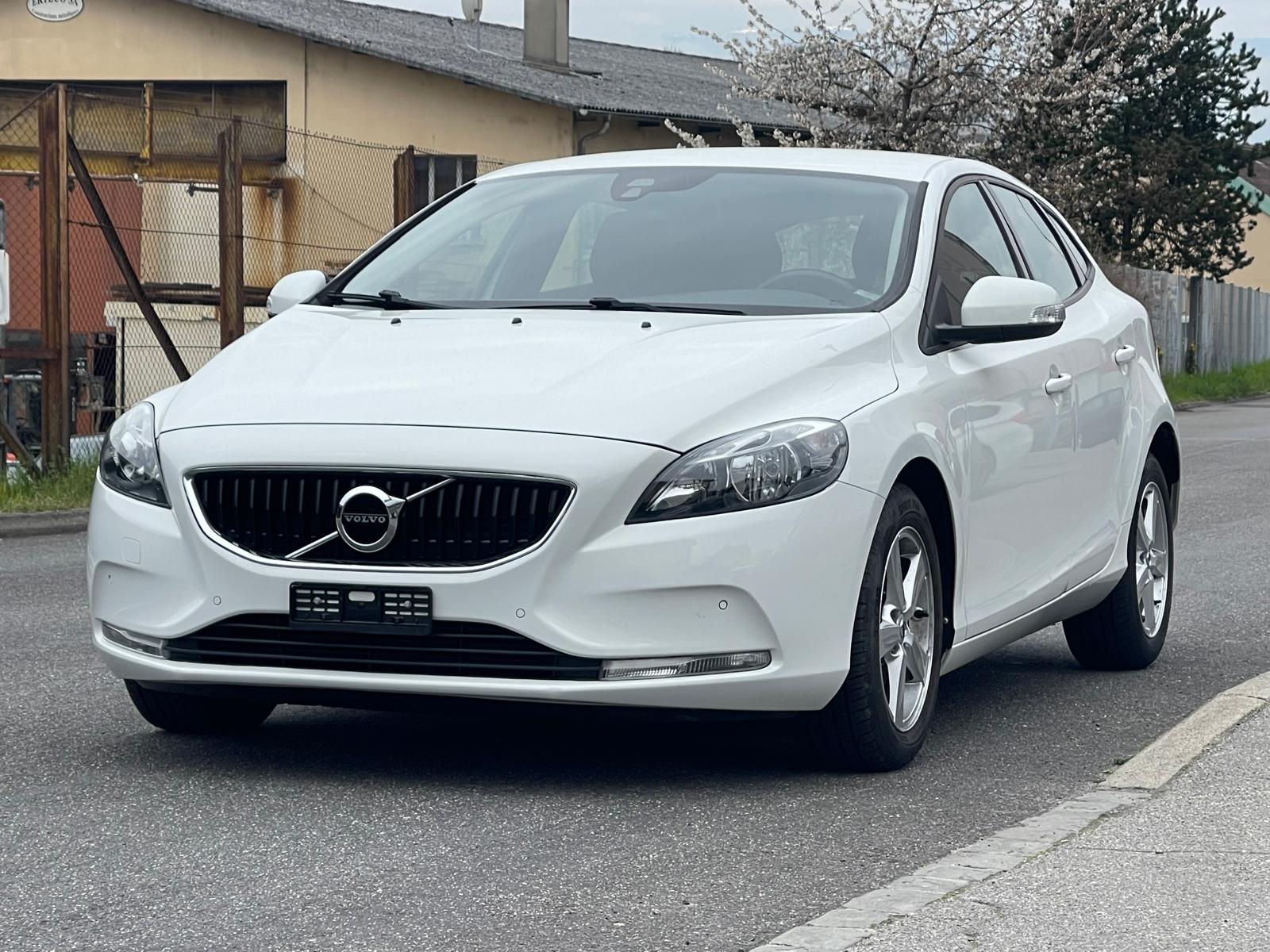 VOLVO V40 D2 Kinetic Geartronic-showroom-element-1