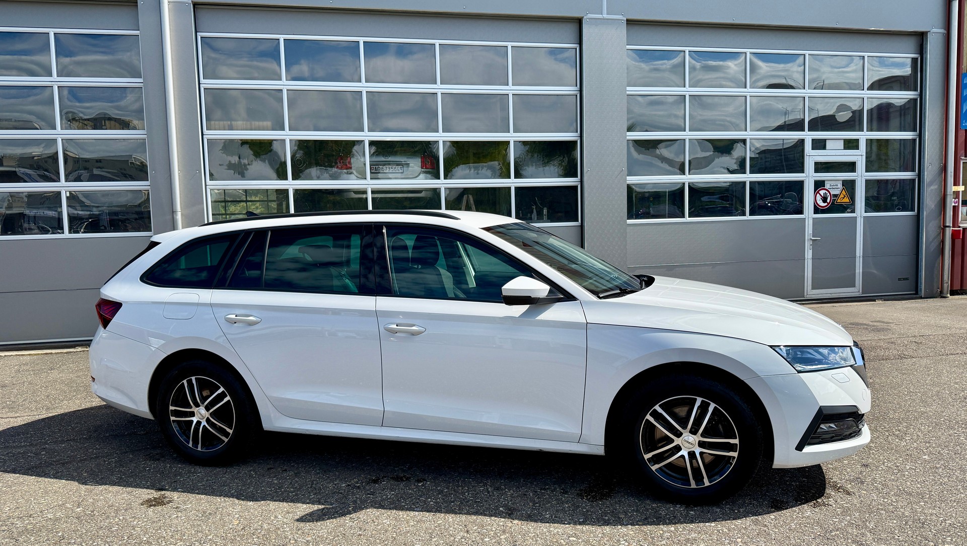SKODA Octavia Combi 2.0 TDI DSG Ambition 4x4-image-0