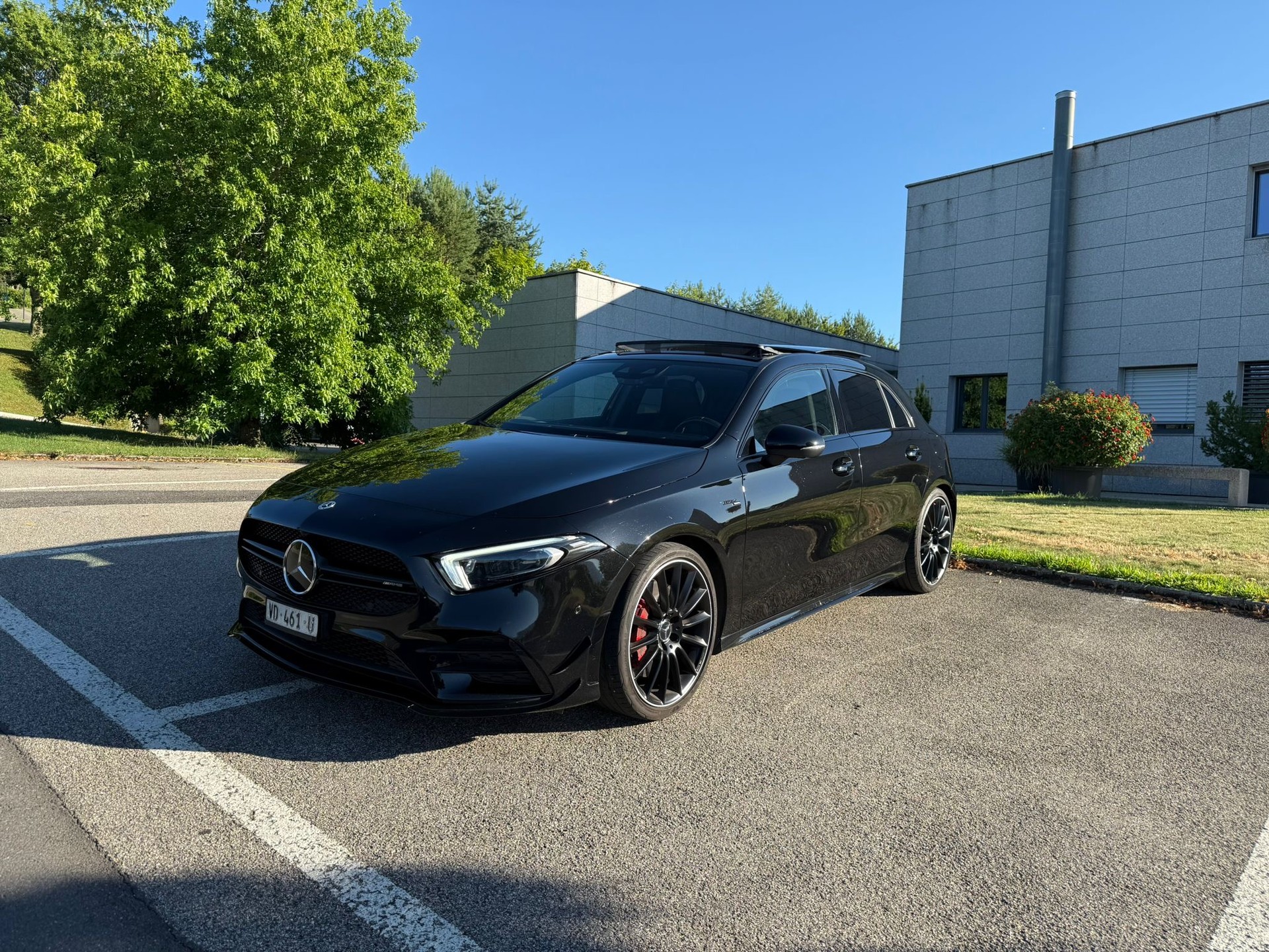 MERCEDES-BENZ A 35 AMG 4Matic Speedshift-showroom-element-1