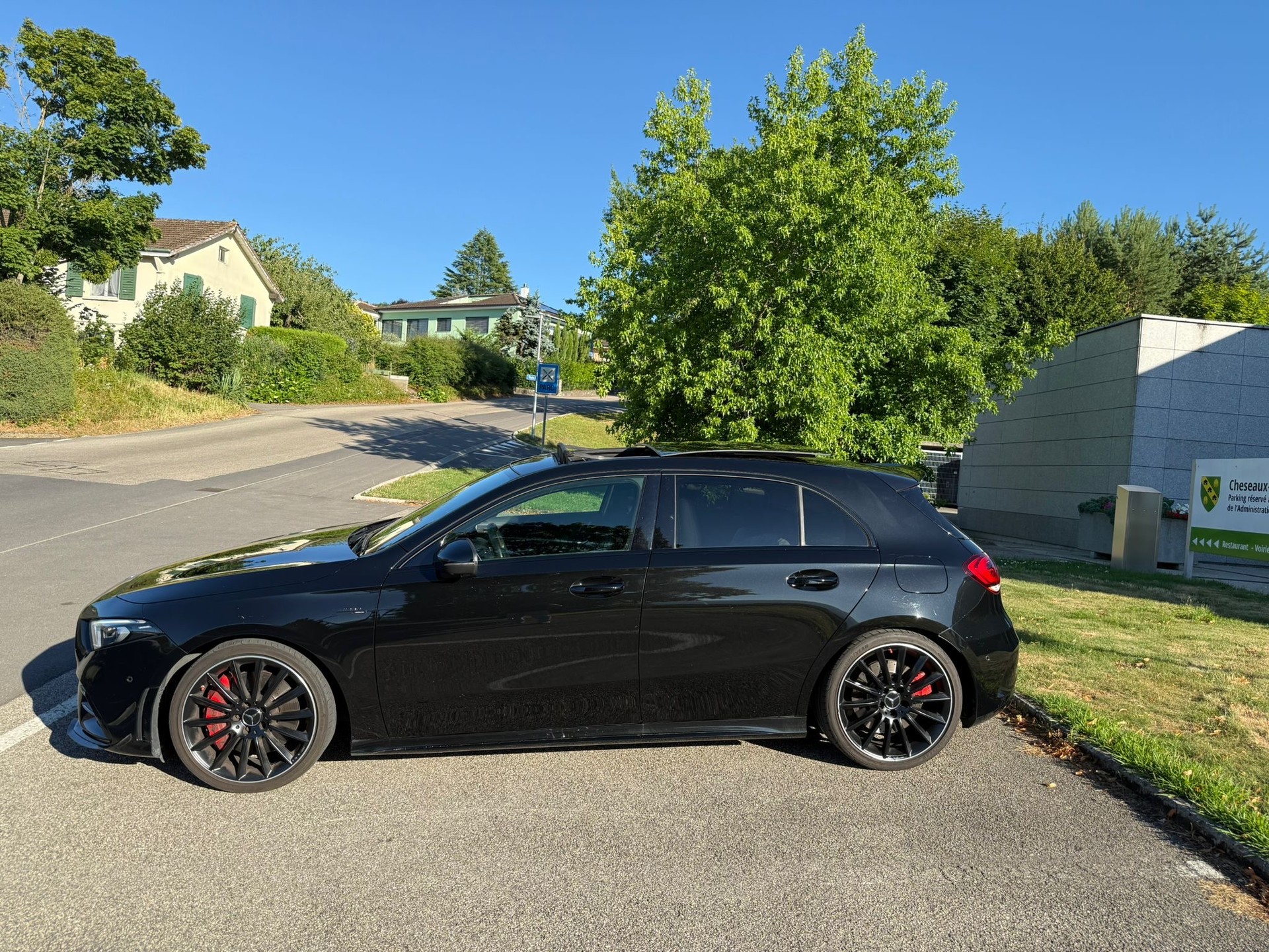 MERCEDES-BENZ A 35 AMG 4Matic Speedshift-showroom-element-2