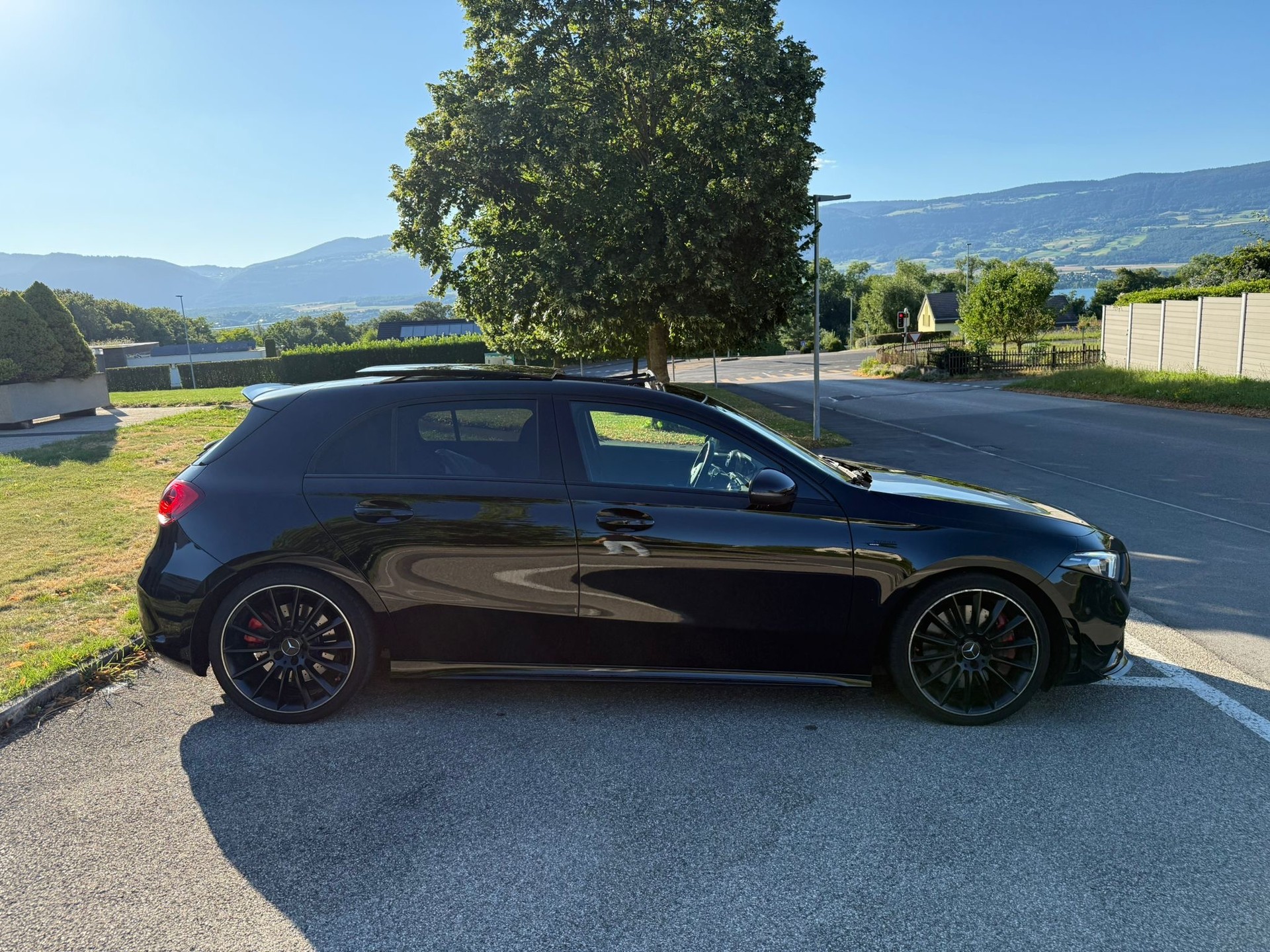 MERCEDES-BENZ A 35 AMG 4Matic Speedshift-showroom-element-3