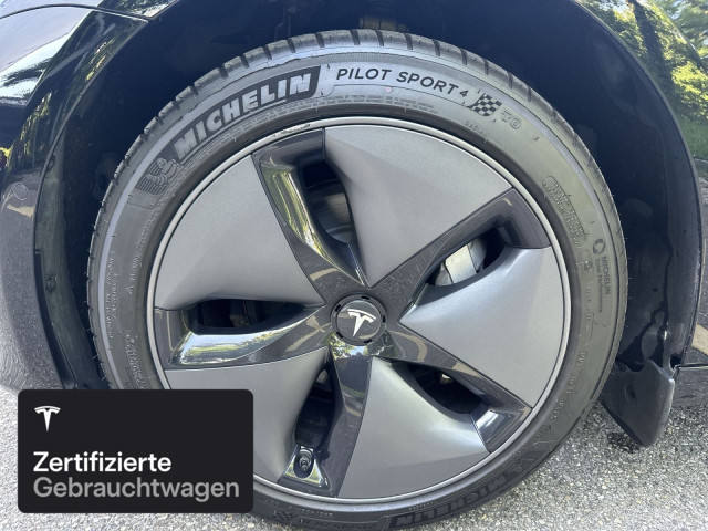 TESLA Model 3 Long Range AWD-showroom-element-3