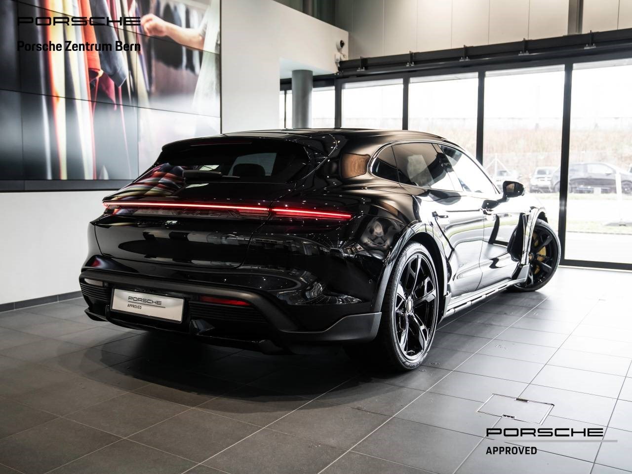 PORSCHE TAYCAN Turbo S Cross Turismo-showroom-element-2
