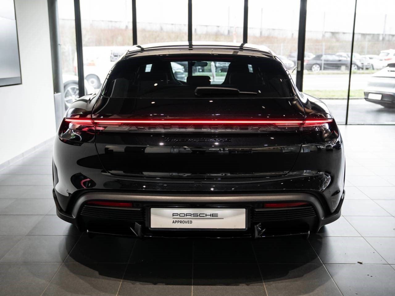 PORSCHE TAYCAN Turbo S Cross Turismo-showroom-element-3