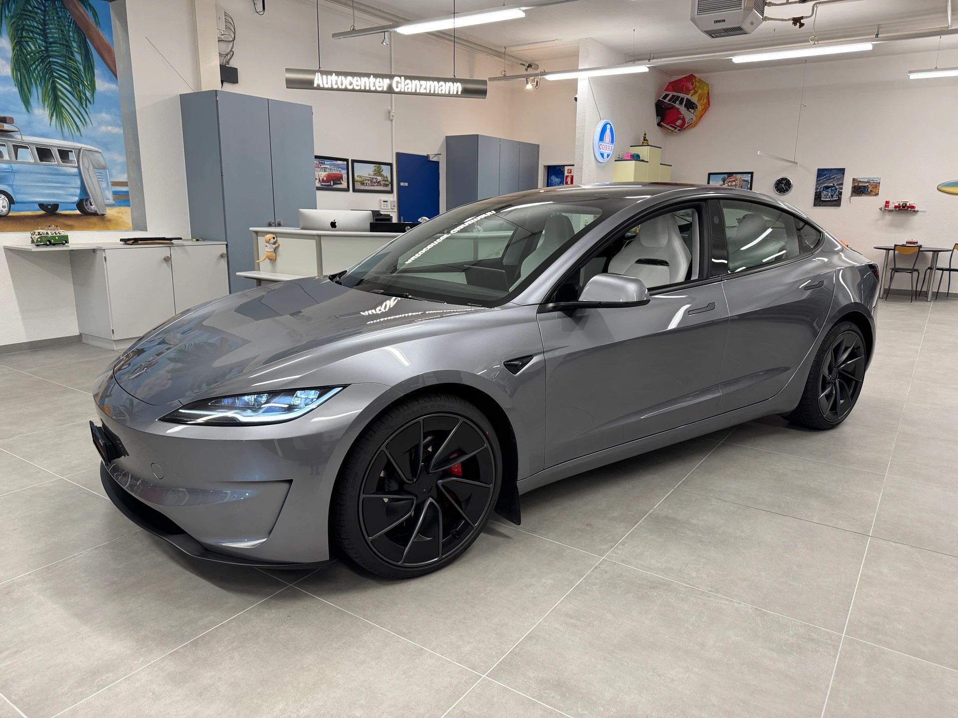 TESLA Model 3 Dual Motor 627PS Model 2025 Performance AWD White Sportsitze-showroom-element-1