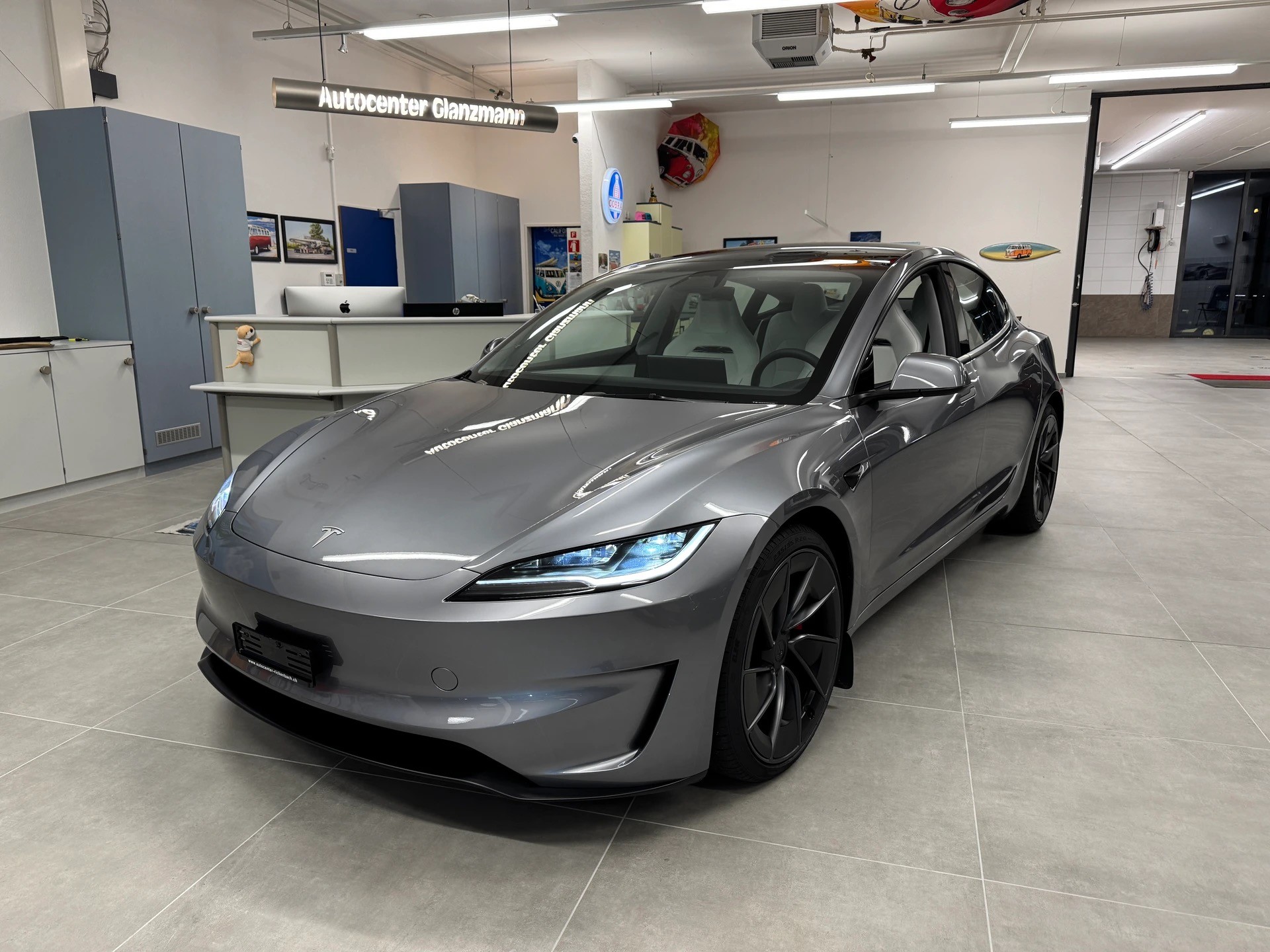 TESLA Model 3 Dual Motor 627PS Model 2025 Performance AWD White Sportsitze-showroom-element-2