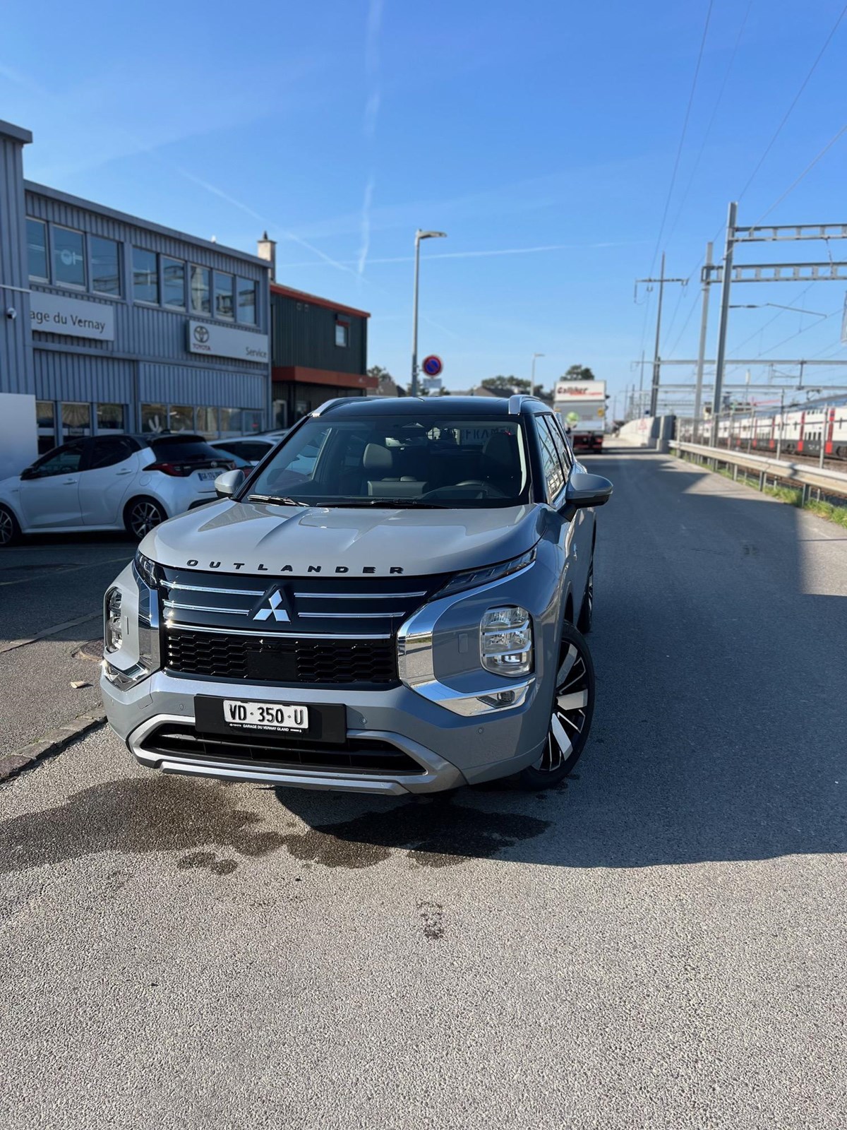 MITSUBISHI Outlander 2.4 PHEV Instyle 4x4-showroom-element-1