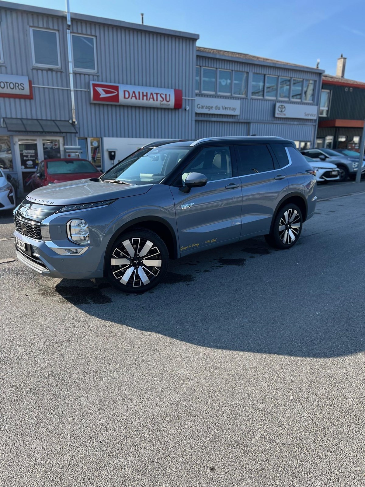 MITSUBISHI Outlander 2.4 PHEV Instyle 4x4-showroom-element-3