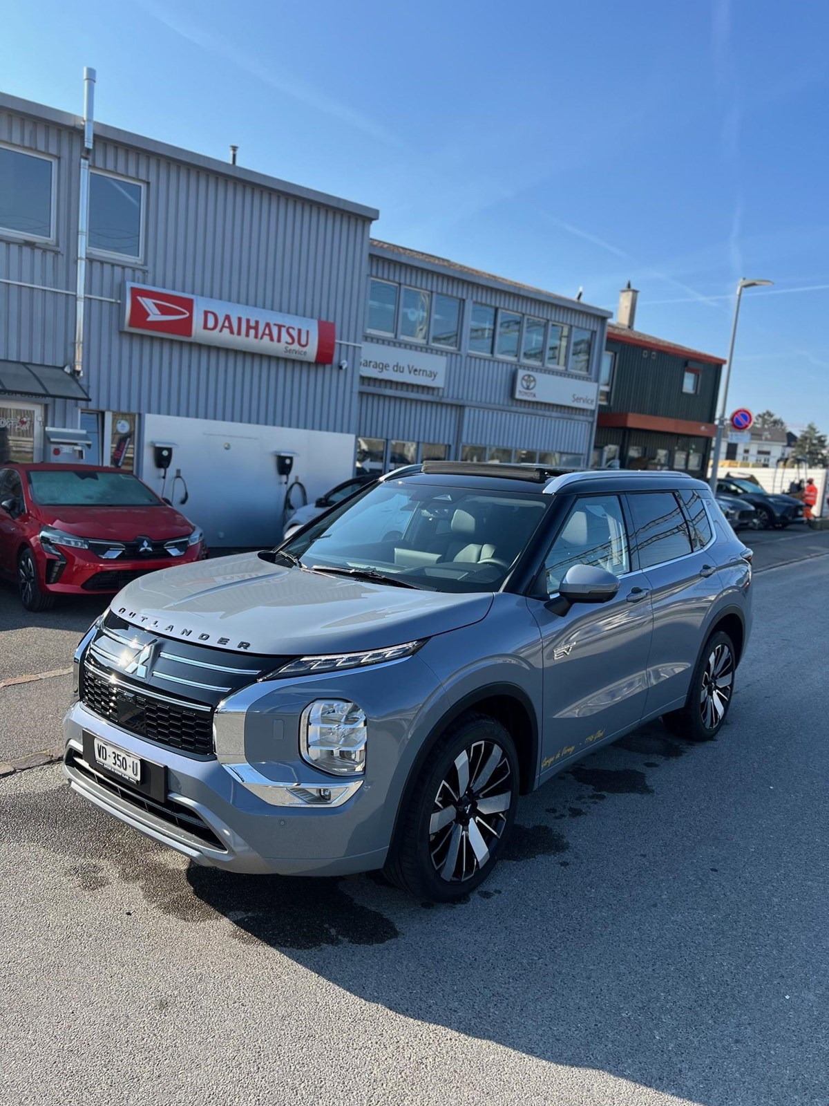 MITSUBISHI Outlander 2.4 PHEV Instyle 4x4-showroom-element-2
