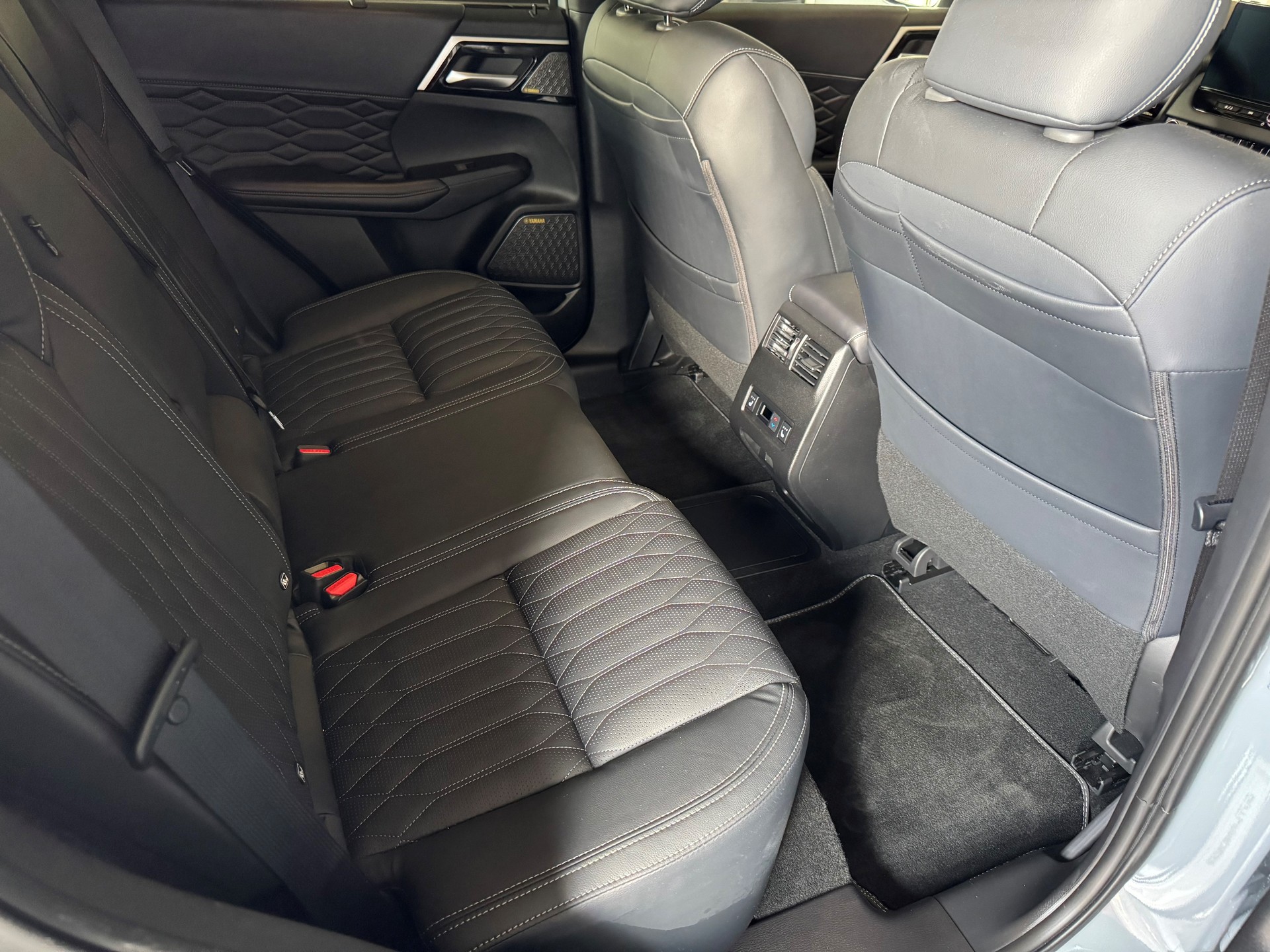 MITSUBISHI Outlander 2.4 PHEV Instyle 4x4-image-6