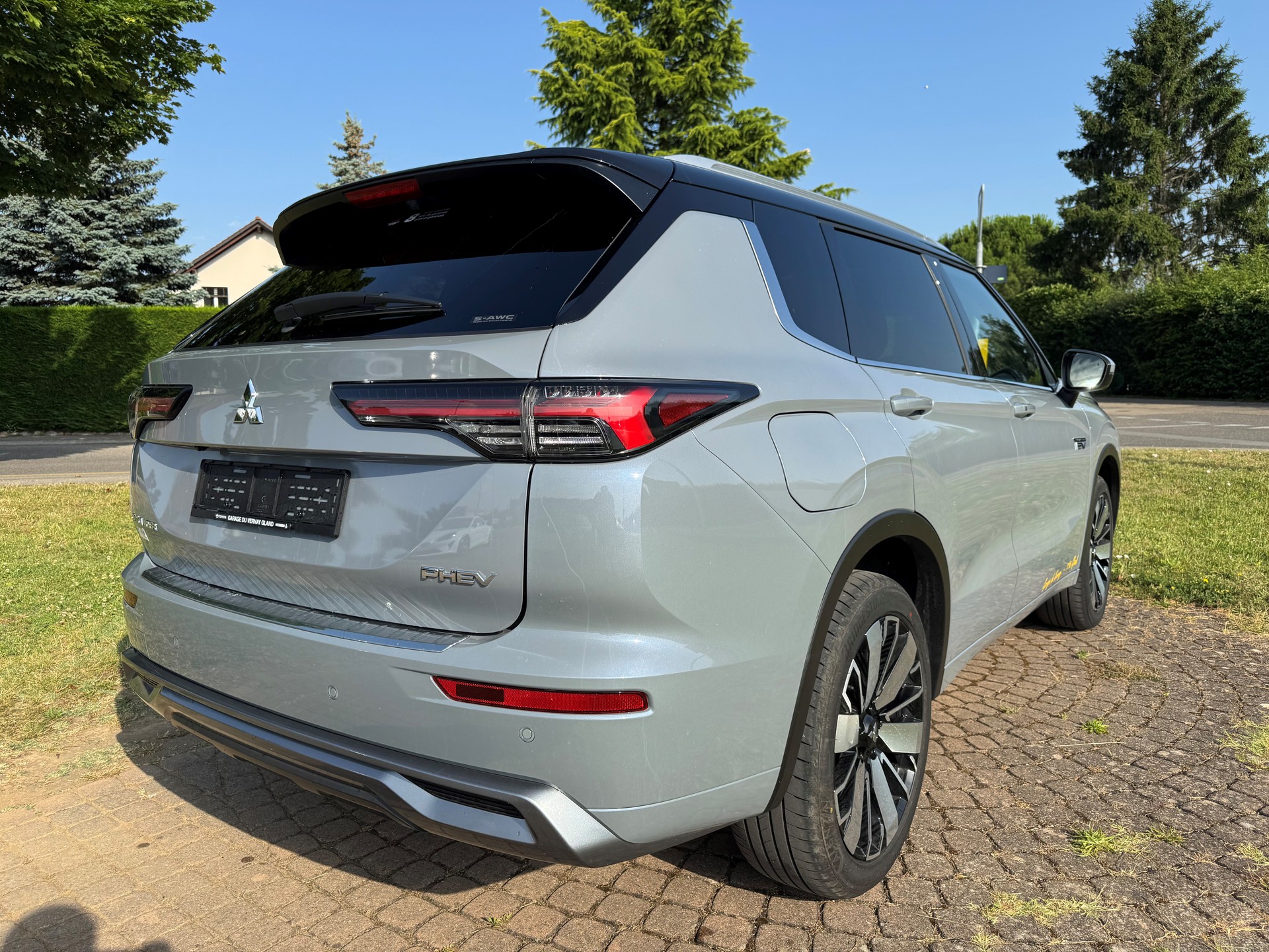 MITSUBISHI Outlander 2.4 PHEV Instyle 4x4-image-2