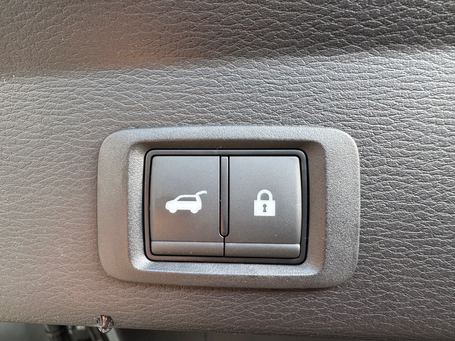 MITSUBISHI Outlander 2.4 PHEV Instyle 4x4-image-10