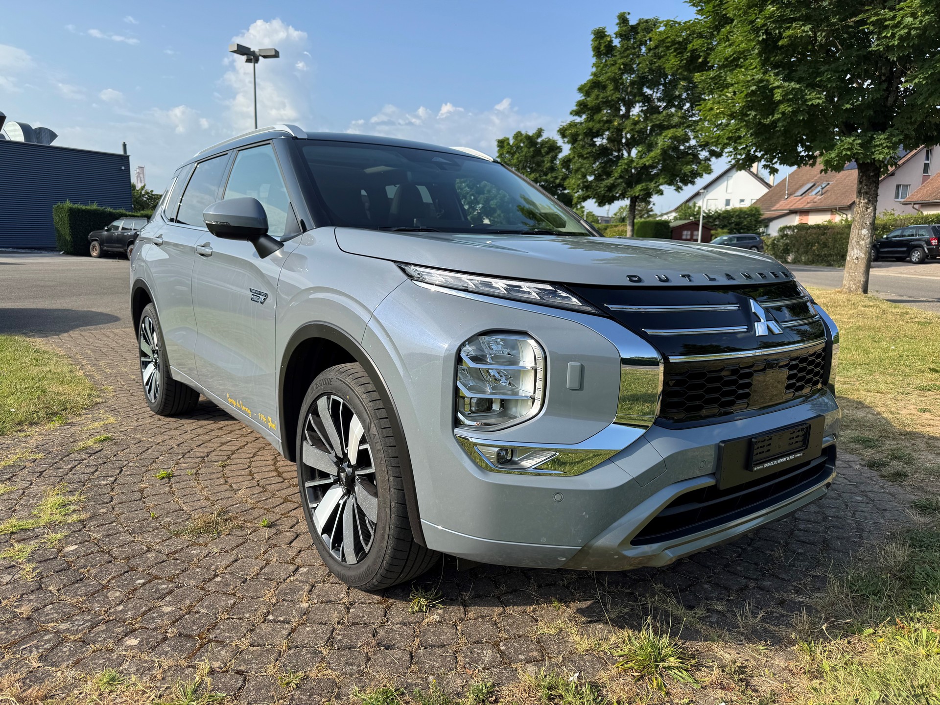 MITSUBISHI Outlander 2.4 PHEV Instyle 4x4-image-1