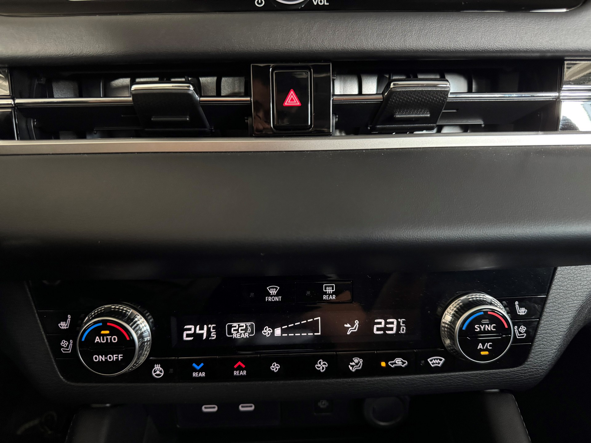 MITSUBISHI Outlander 2.4 PHEV Instyle 4x4-image-14