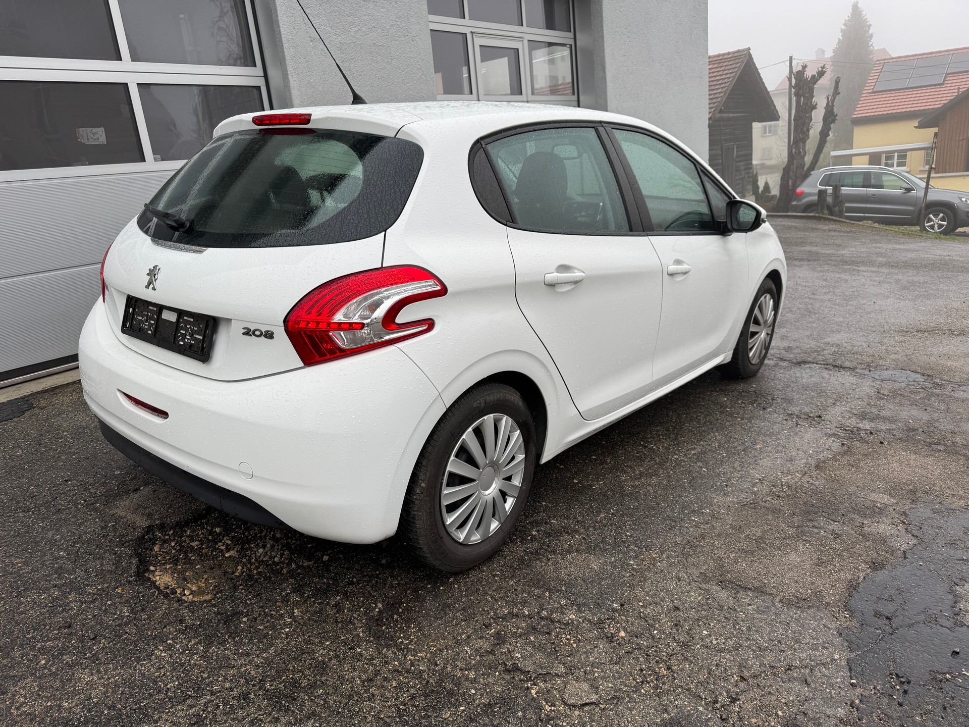 PEUGEOT 208 1.2 VTI Active-image-3