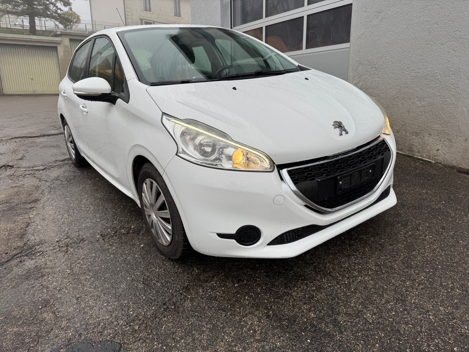 PEUGEOT 208 1.2 VTI Active-image-2