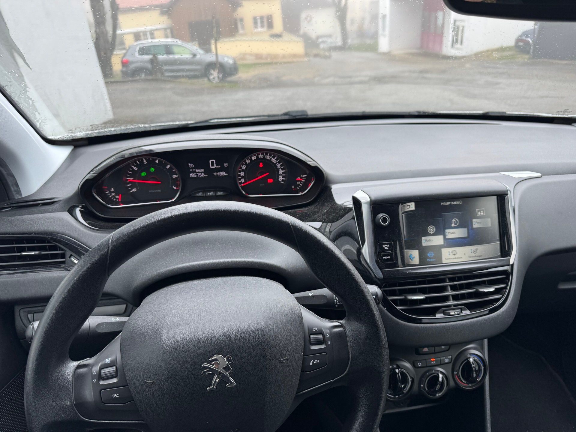 PEUGEOT 208 1.2 VTI Active-image-4