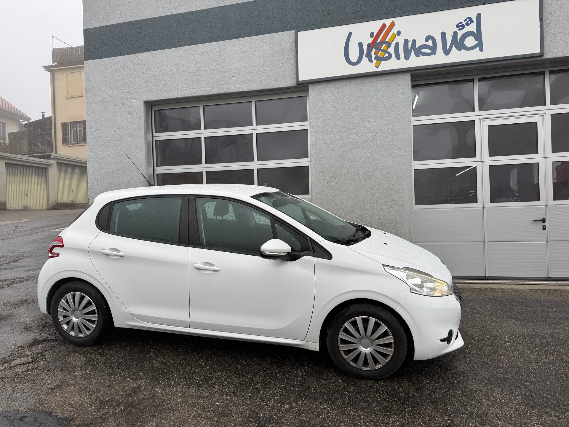 PEUGEOT 208 1.2 VTI Active-image-0