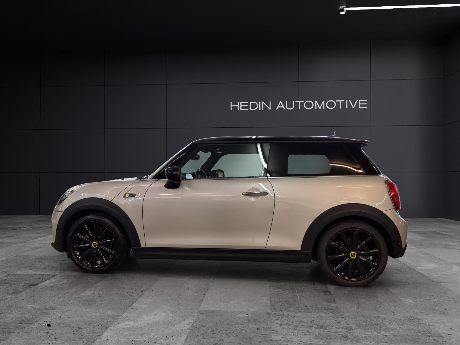 MINI Cooper SE-showroom-element-1