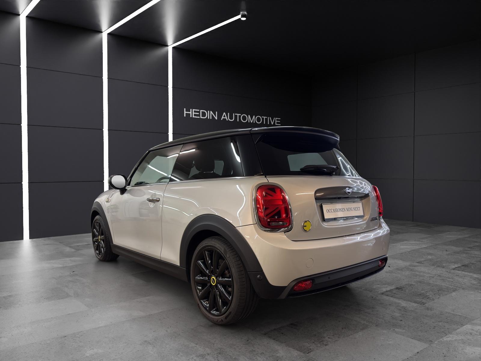 MINI Cooper SE-showroom-element-2