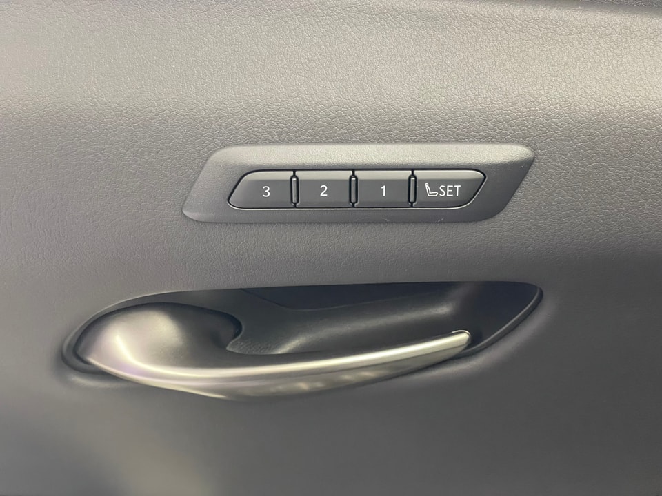 UX 300h F Sport E-FOUR Voll-Hybrid