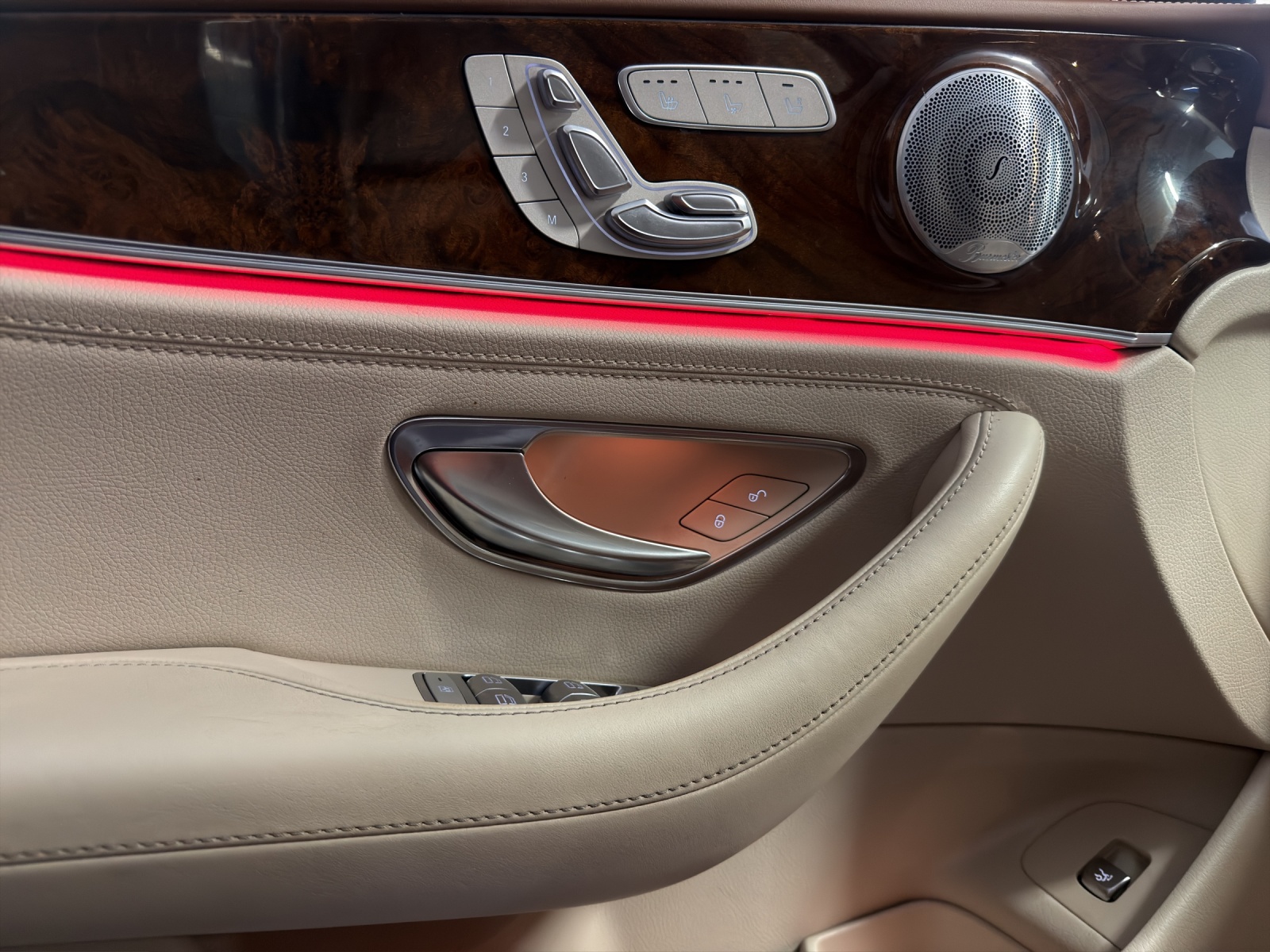 Image MERCEDES-BENZ E-400 E 400 AMG Line 4Matic