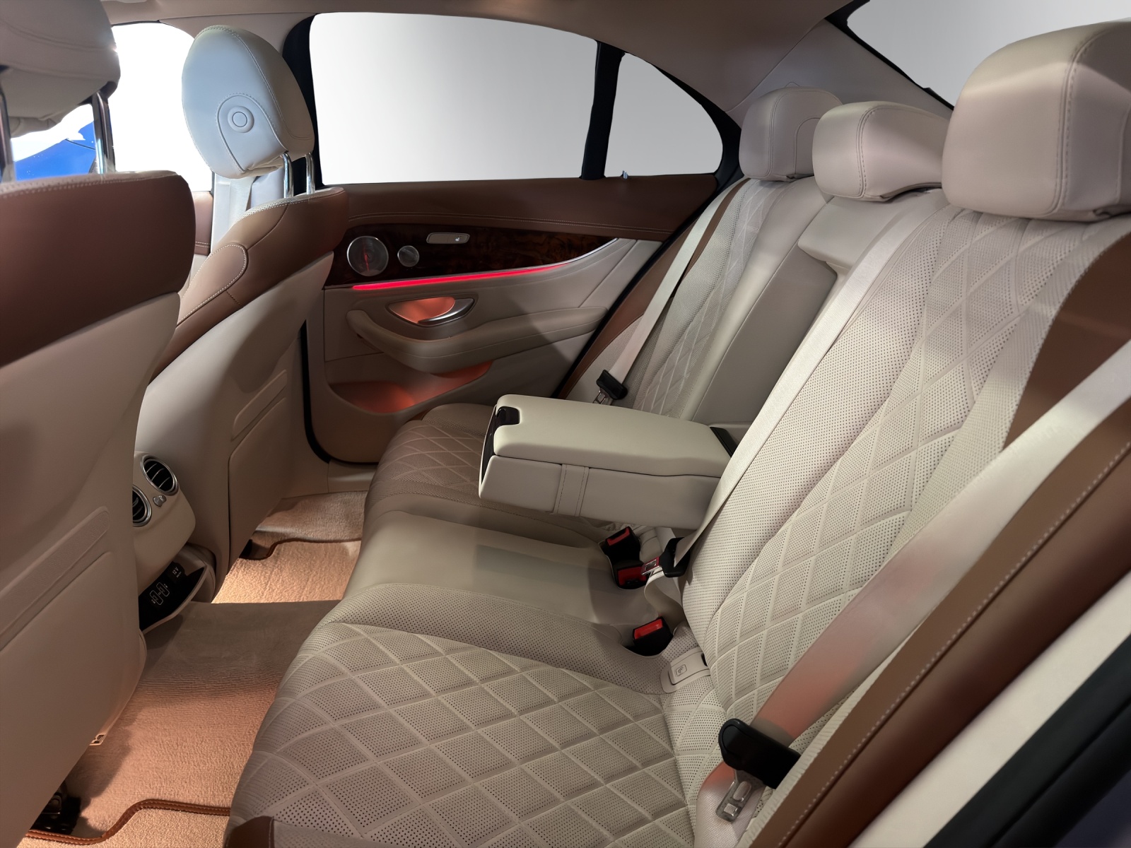 Image MERCEDES-BENZ E-400 E 400 AMG Line 4Matic