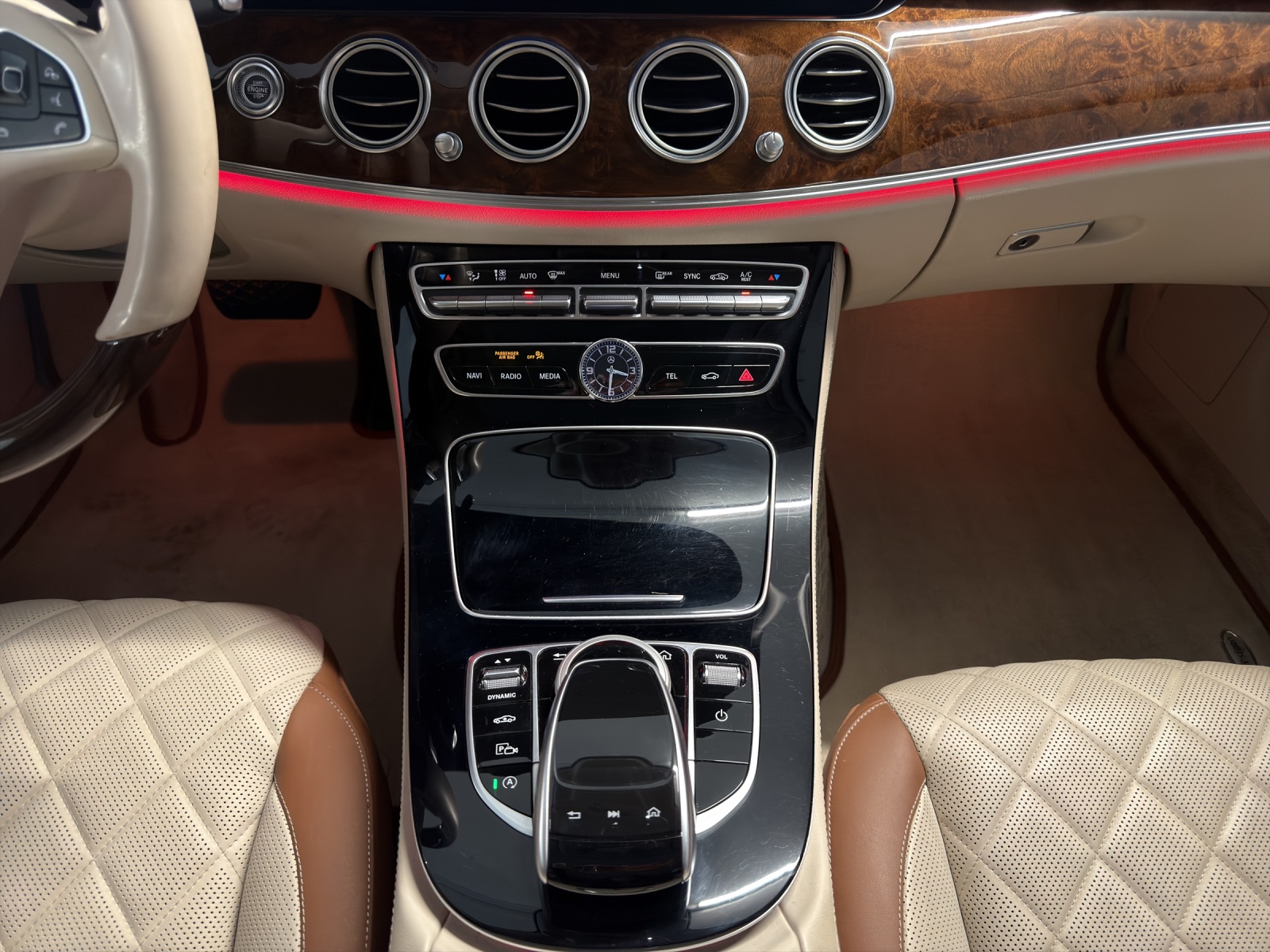 Image MERCEDES-BENZ E-400 E 400 AMG Line 4Matic