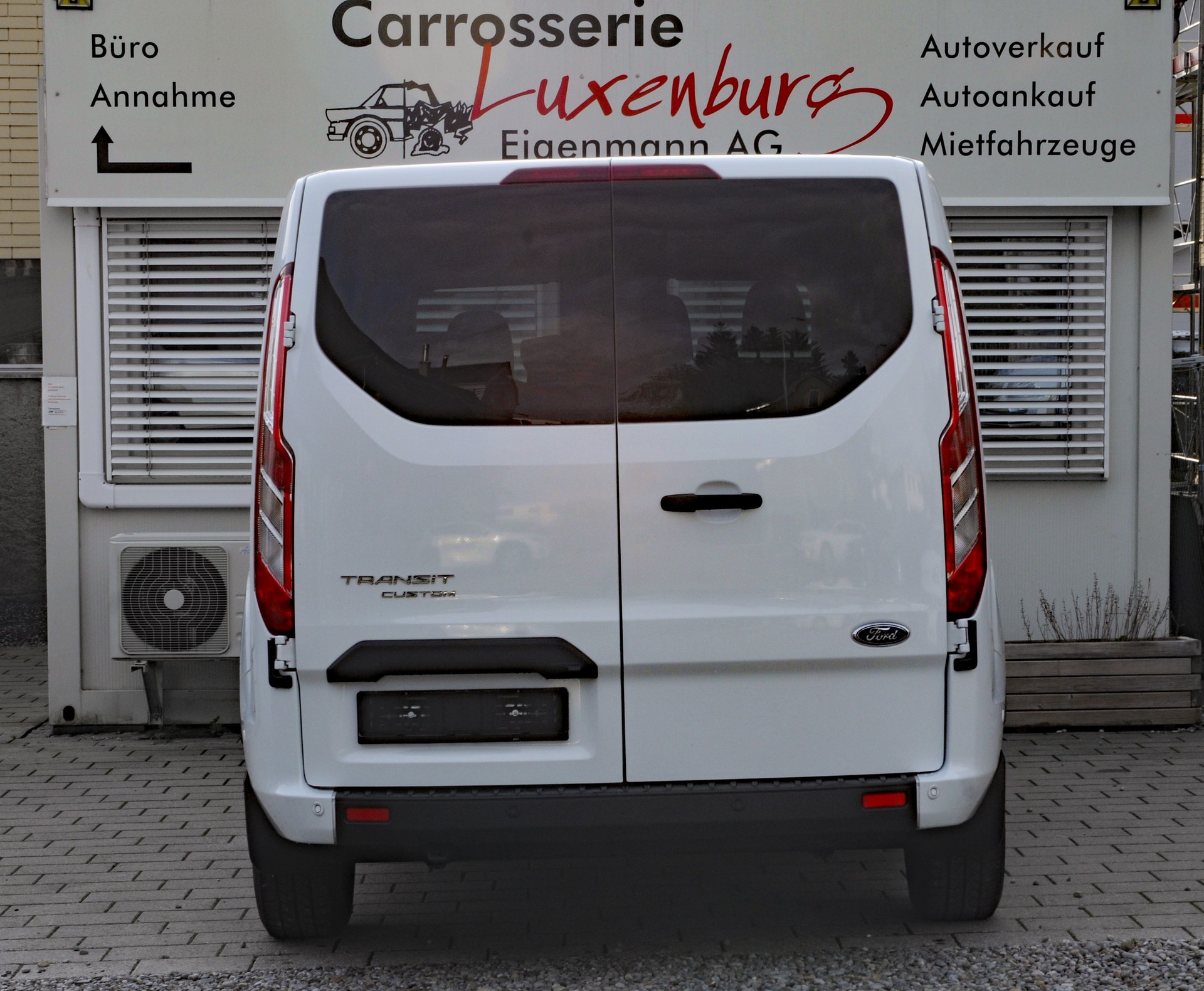 FORD Transit Custom 320 L2H1 Trend A-image-3