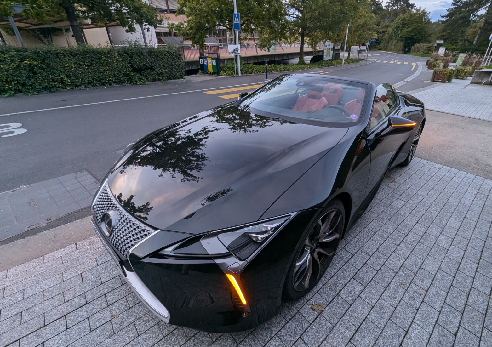 LEXUS LC 500 Cabriolet V8 excellence Automatic-image-0