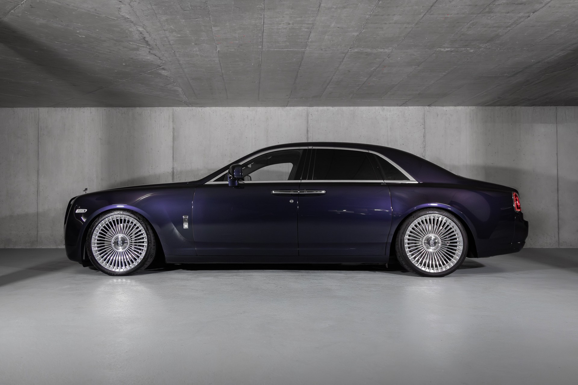 ROLLS-ROYCE Ghost 6.6 V12-showroom-element-2