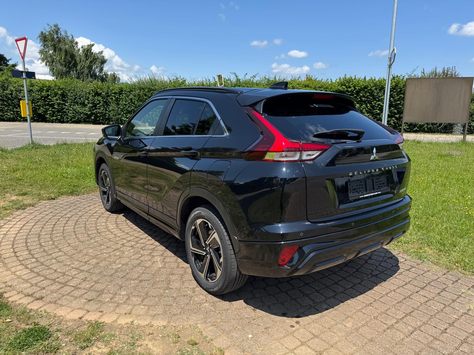 MITSUBISHI Eclipse Cross 2.4 PHEV Style Business 4WD-showroom-element-3