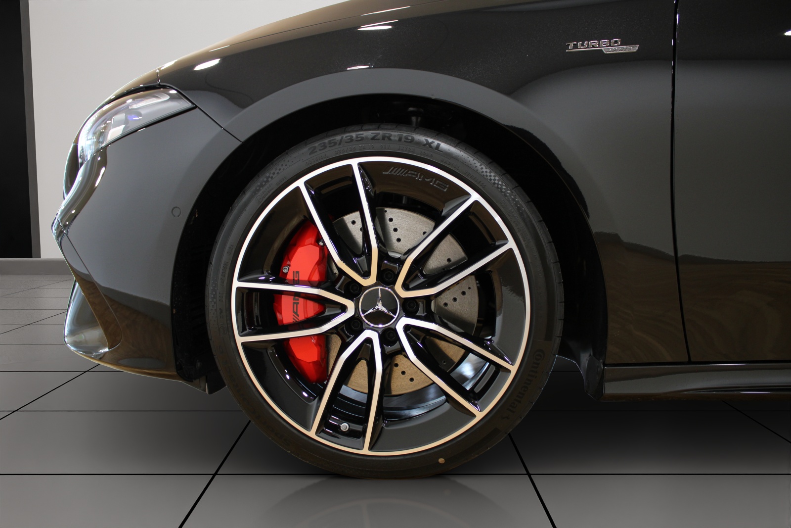 MERCEDES-BENZ A AMG 35 4Matic 8G-DCT-showroom-element-3