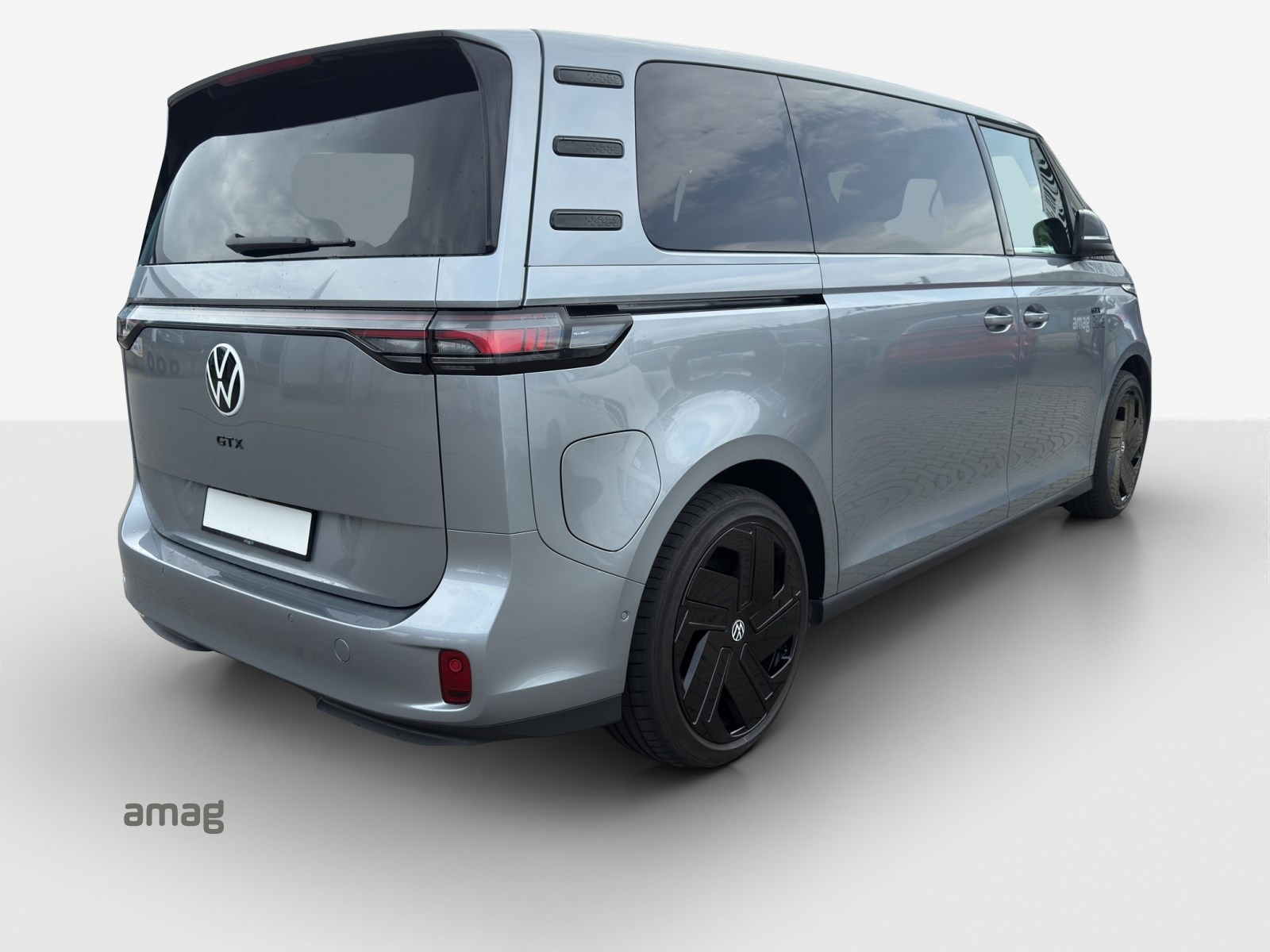 VW ID.Buzz LWB GTX 4 Motion-image-4