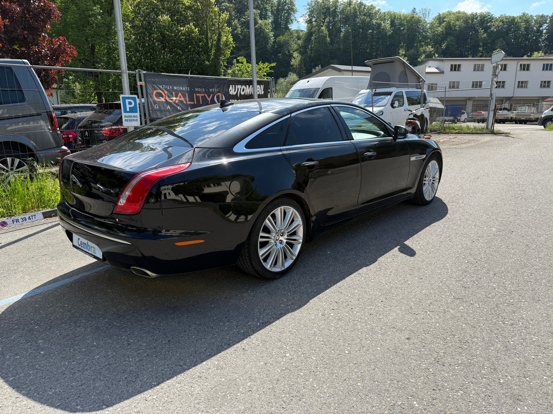 JAGUAR XJ 3.0d V6 Premium Luxury Automatic-showroom-element-3