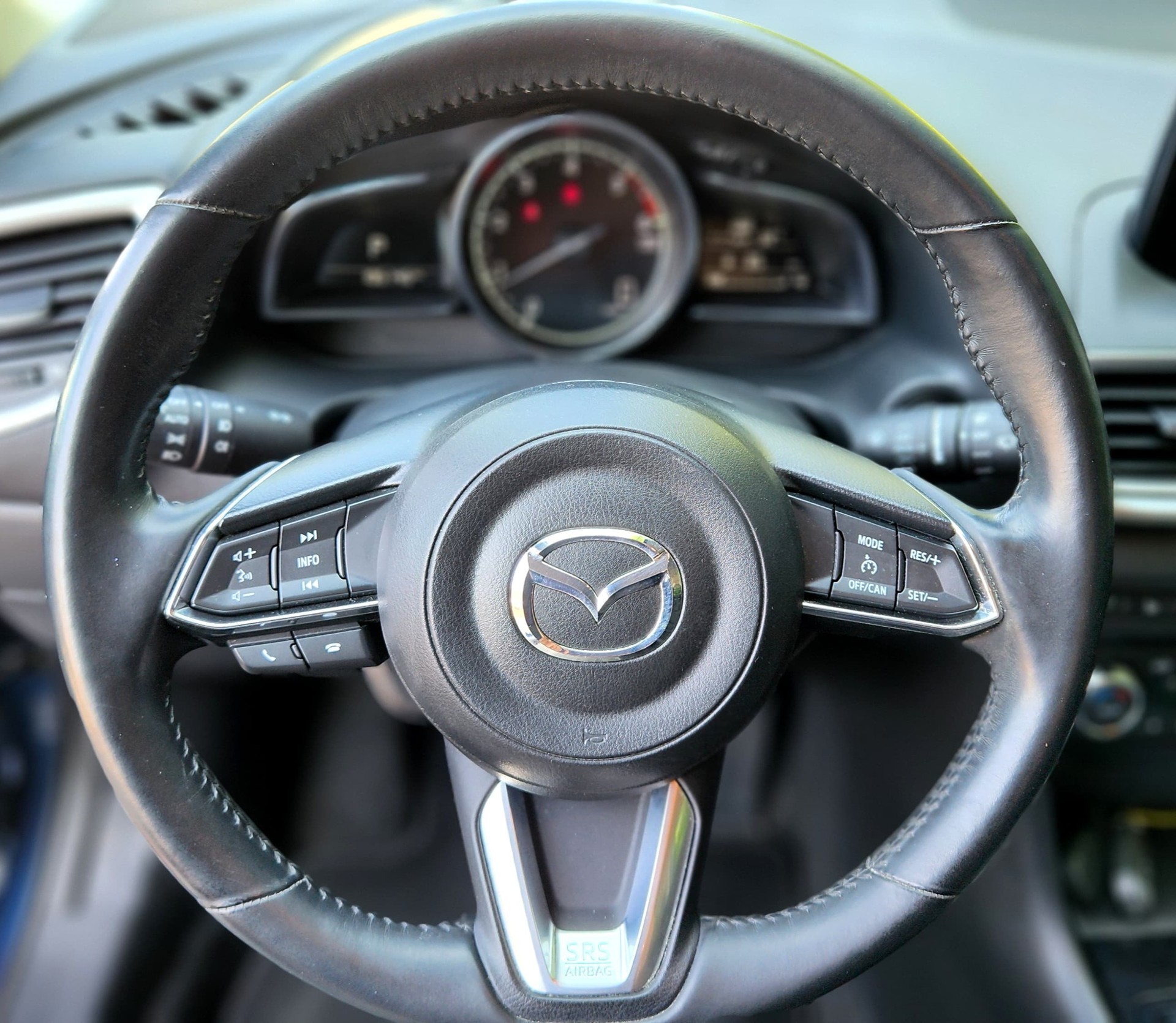 MAZDA 3 SKYACTIV-D 105 Ambition Automat-image-10