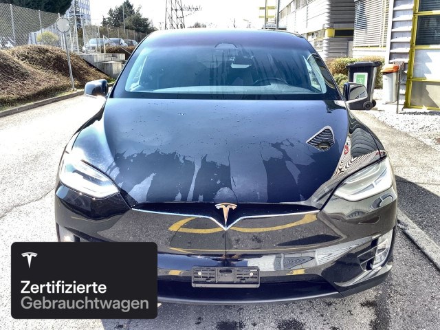 TESLA Model X Ludicrous-showroom-element-1