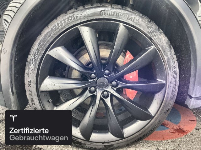 TESLA Model X Ludicrous-showroom-element-3