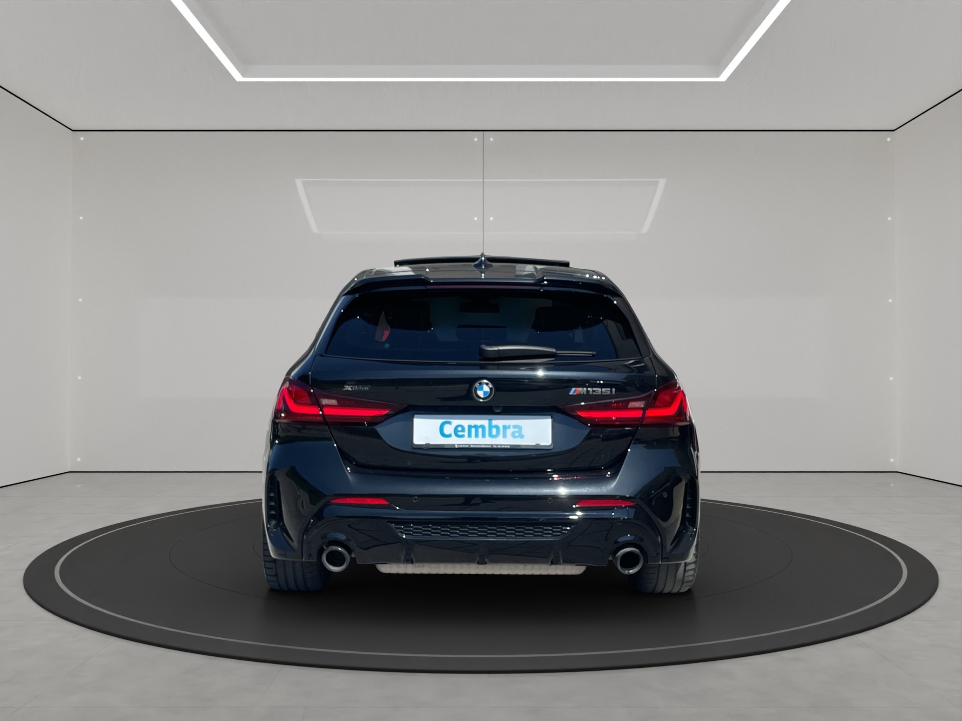 BMW M135i xDrive Steptronic-showroom-element-3