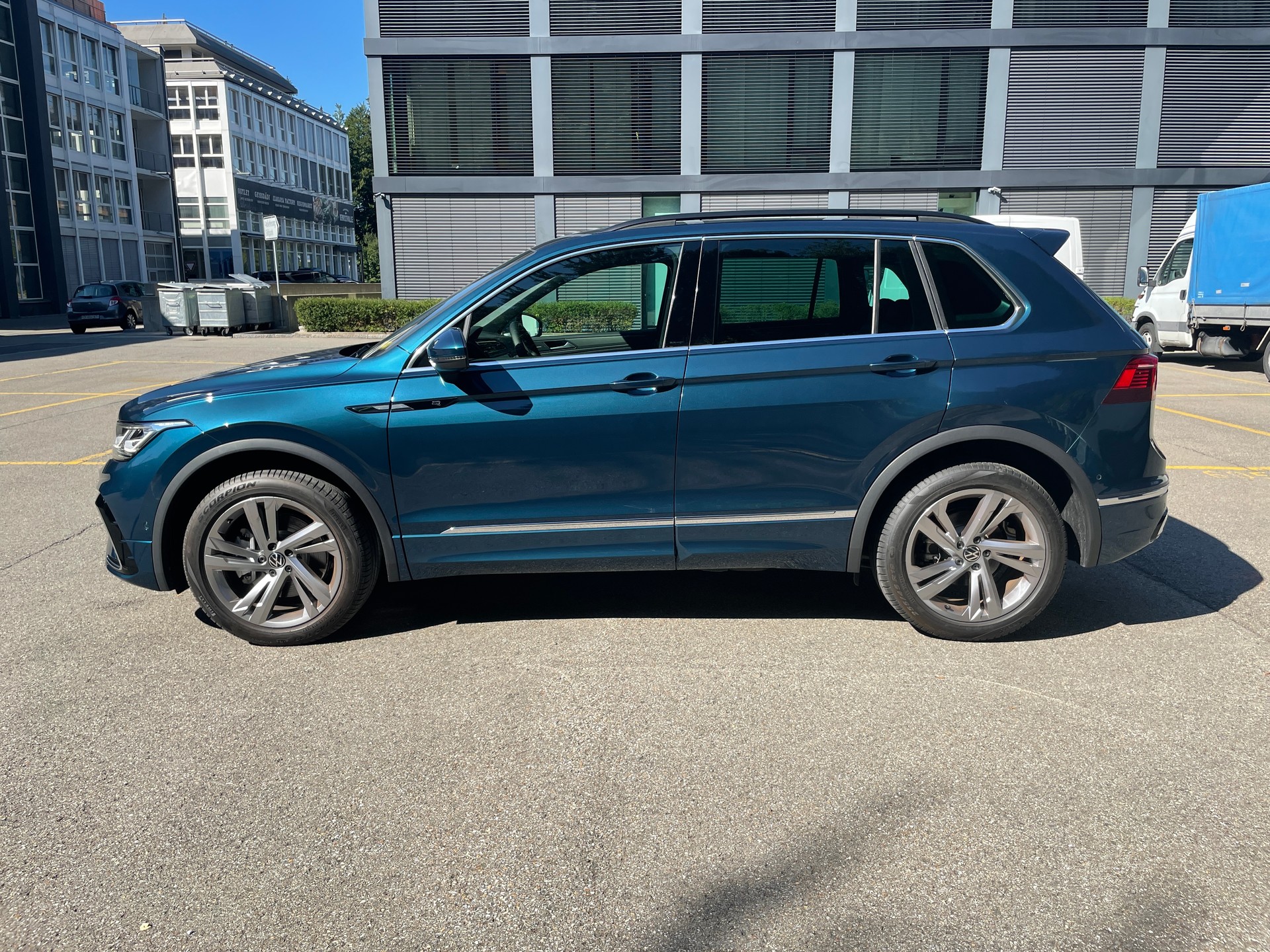 VW Tiguan 2.0 TDI SCR R-Line 4Motion DSG-showroom-element-1