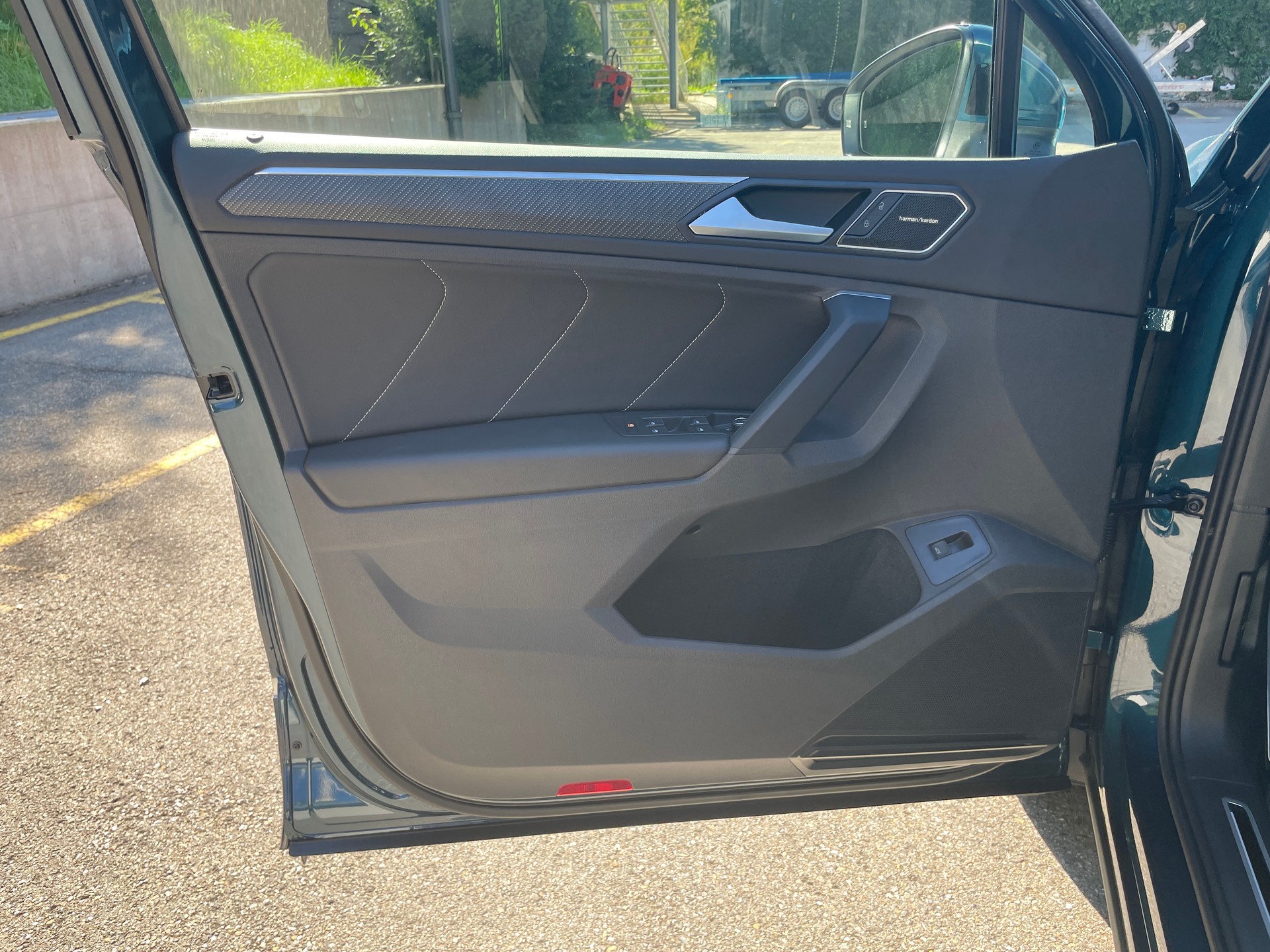 VW Tiguan 2.0 TDI SCR R-Line 4Motion DSG-image-12