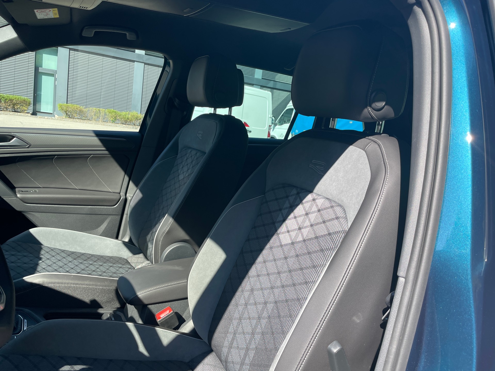 VW Tiguan 2.0 TDI SCR R-Line 4Motion DSG-image-13