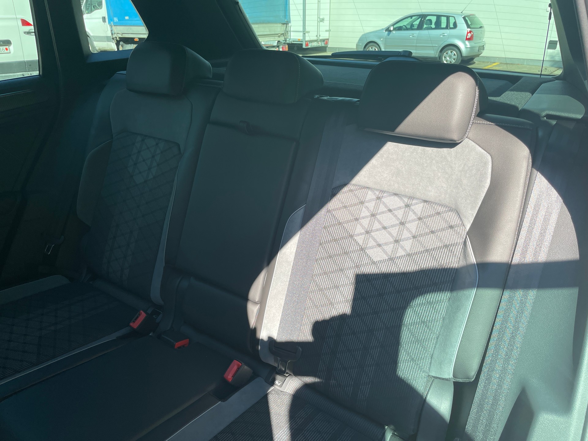 VW Tiguan 2.0 TDI SCR R-Line 4Motion DSG-image-14