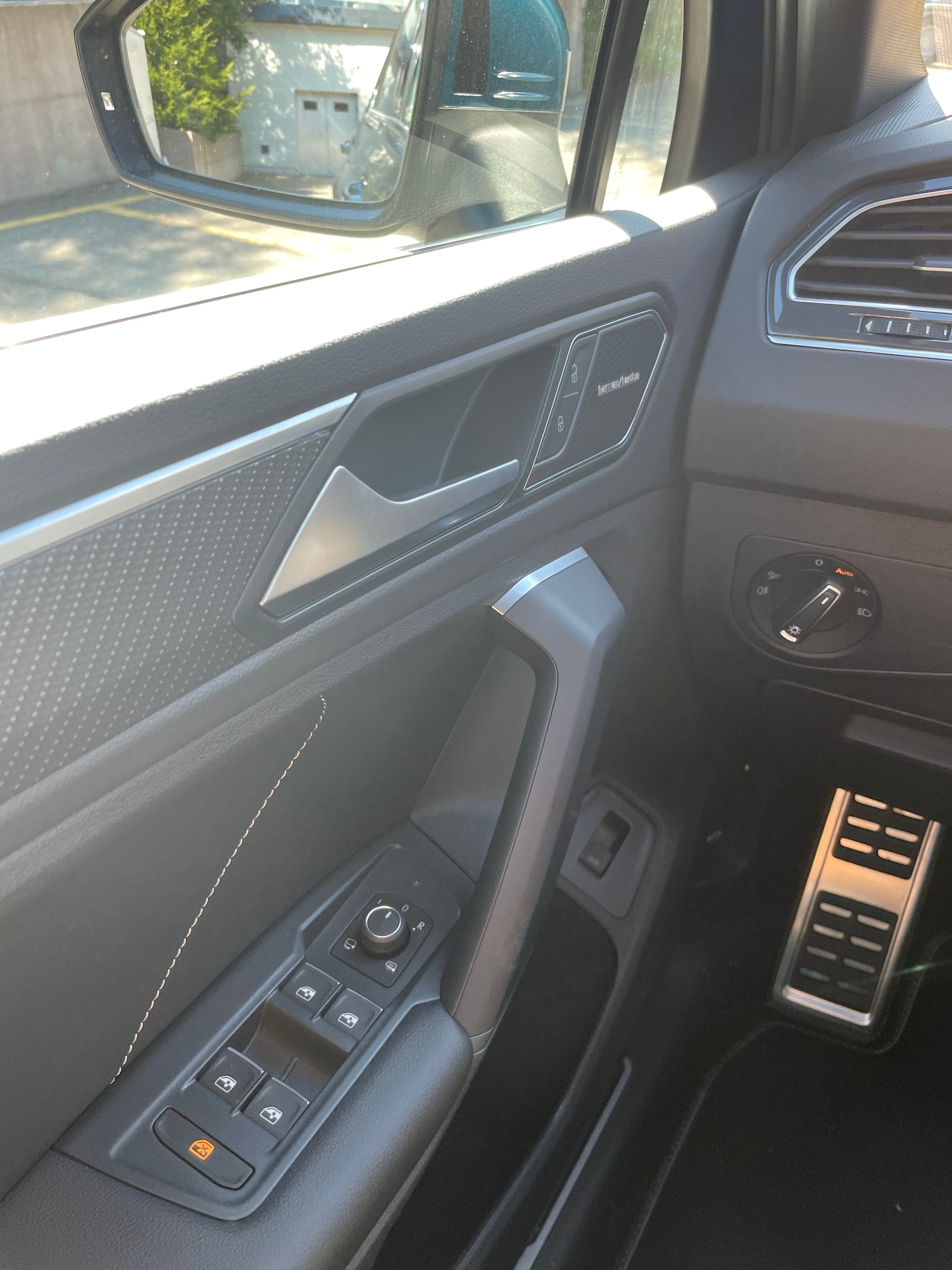 VW Tiguan 2.0 TDI SCR R-Line 4Motion DSG-image-20