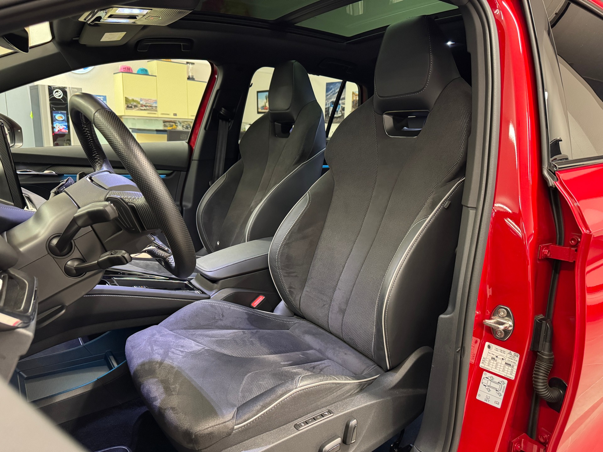 SKODA Enyaq iV 80x Sondermodel *SportLine* ((265PS)) *Neupreis 66'860.-*-image-0