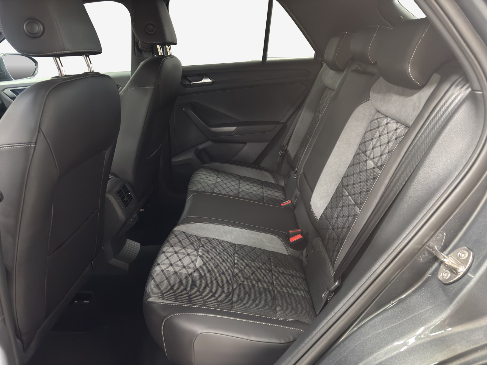 VW T-Roc 1.5 TSI EVO R-Line DSG-image-11