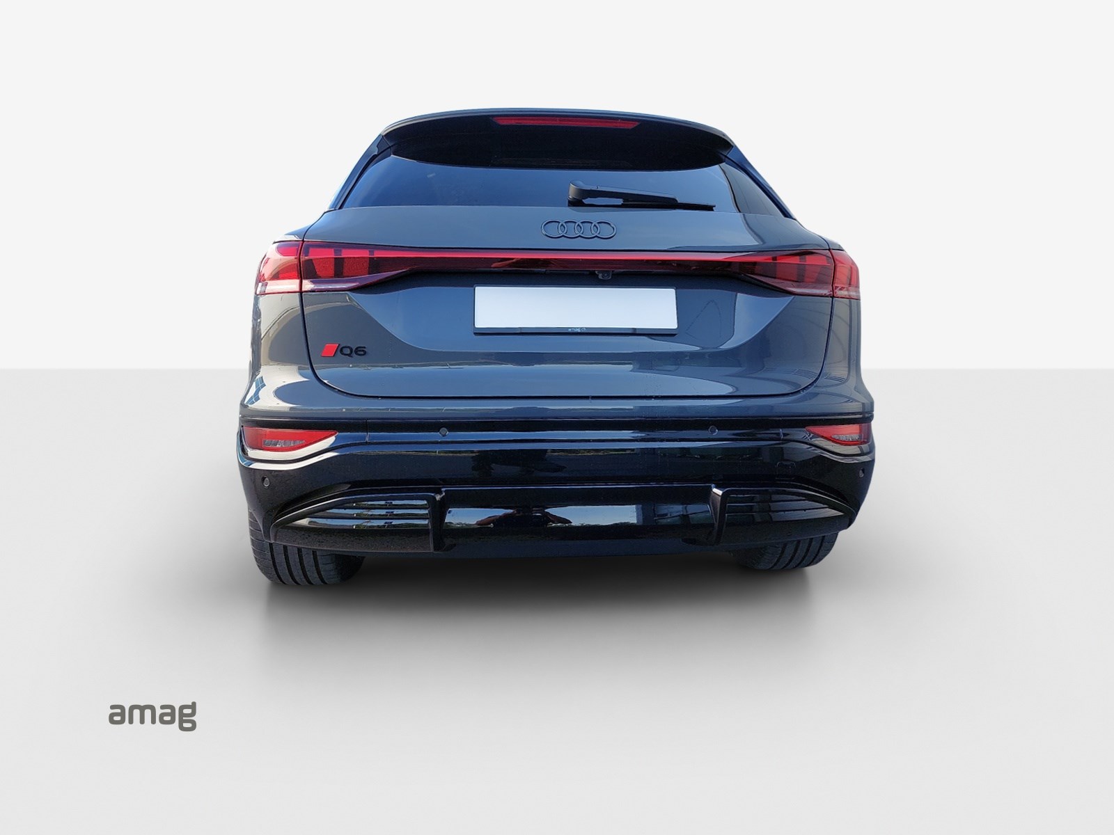AUDI Q6 e-tron quattro-showroom-element-3