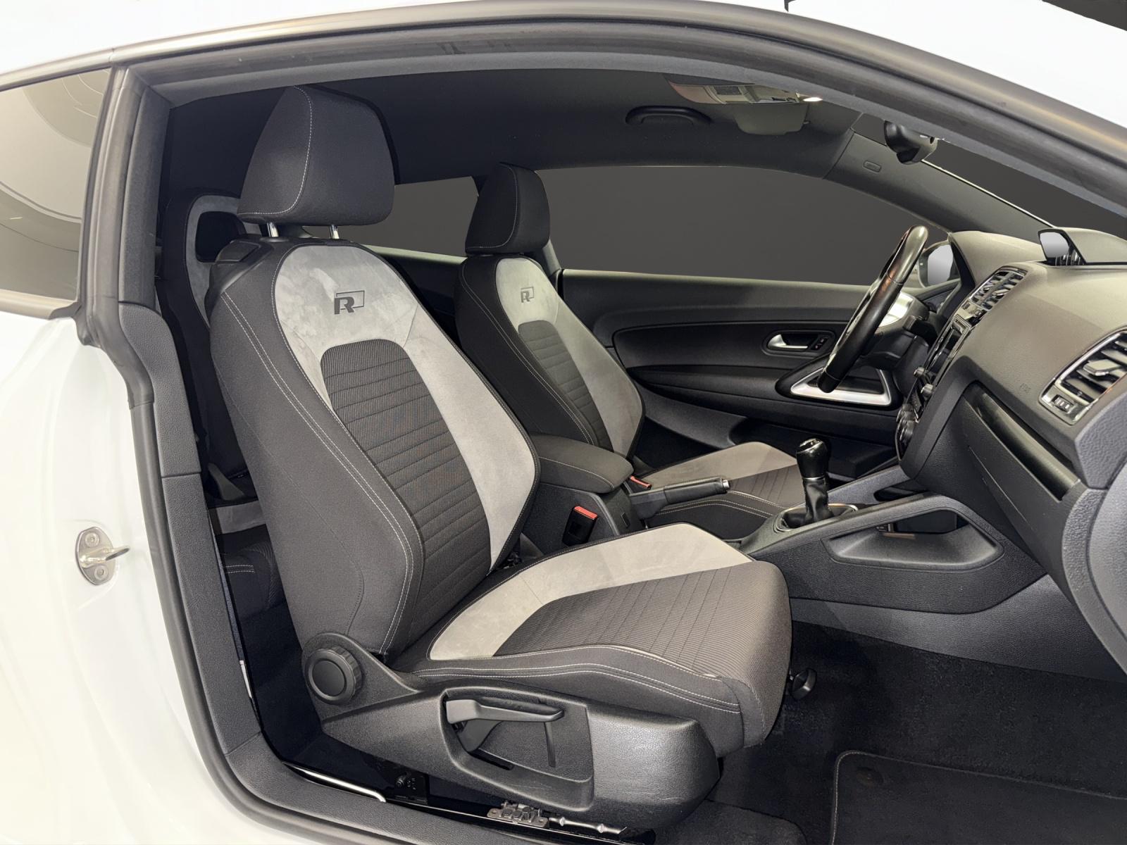 VW Scirocco 2.0 TSI R-Line-image-7